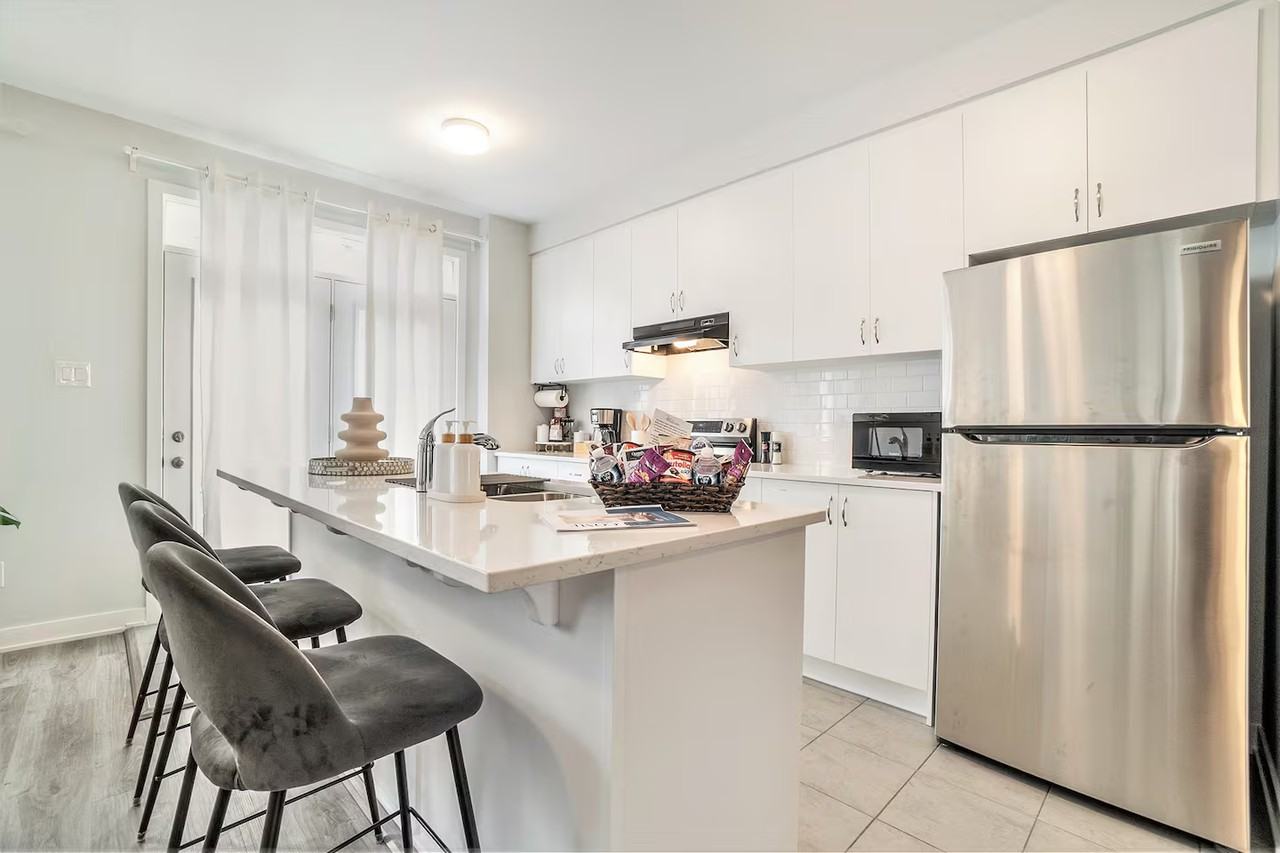 231 Billrian Crescent - Photo 4 of 16