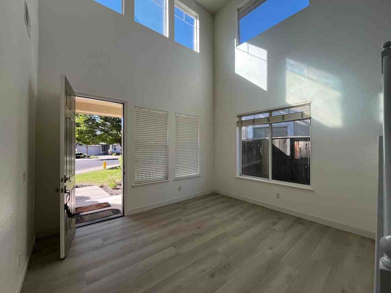9501 Sarazen Ct - Photo 2 of 12