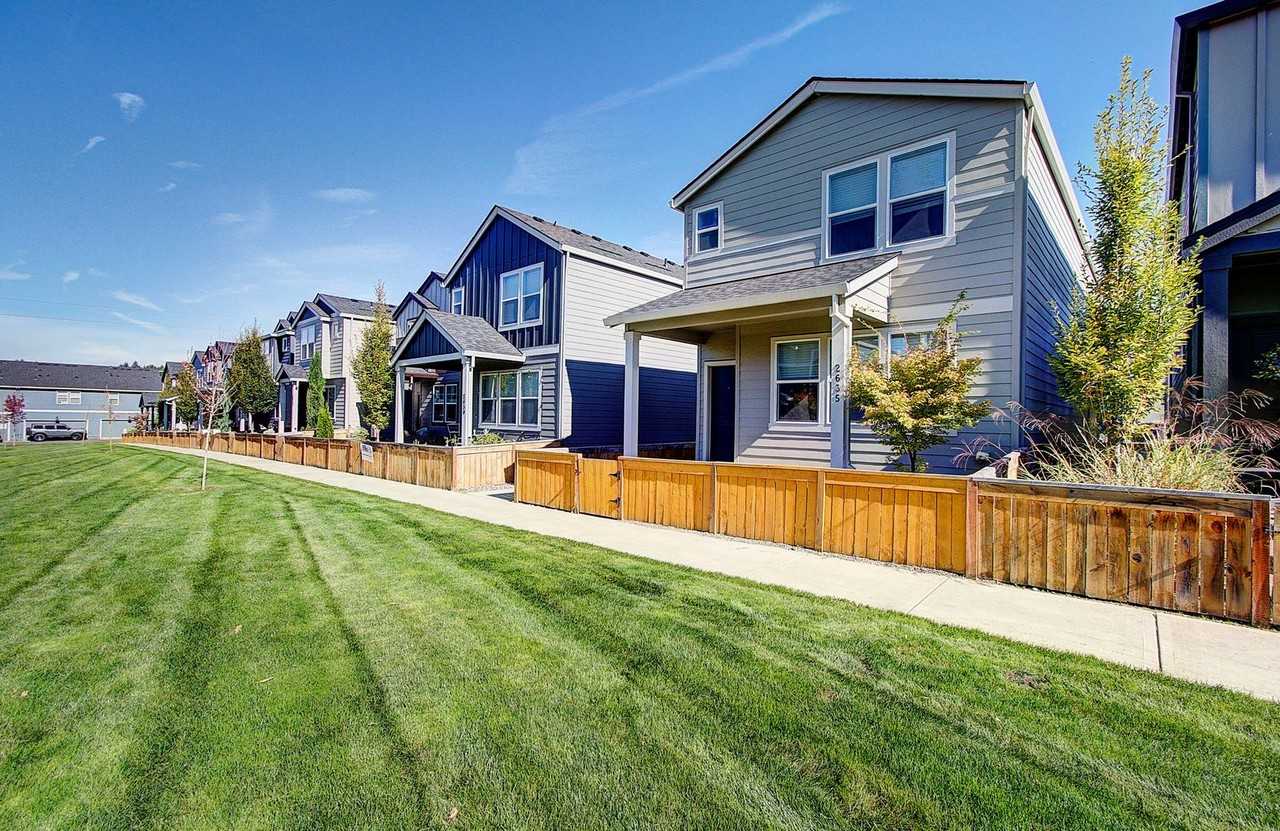 2635 Ne 116th Pl - Photo 2 of 32