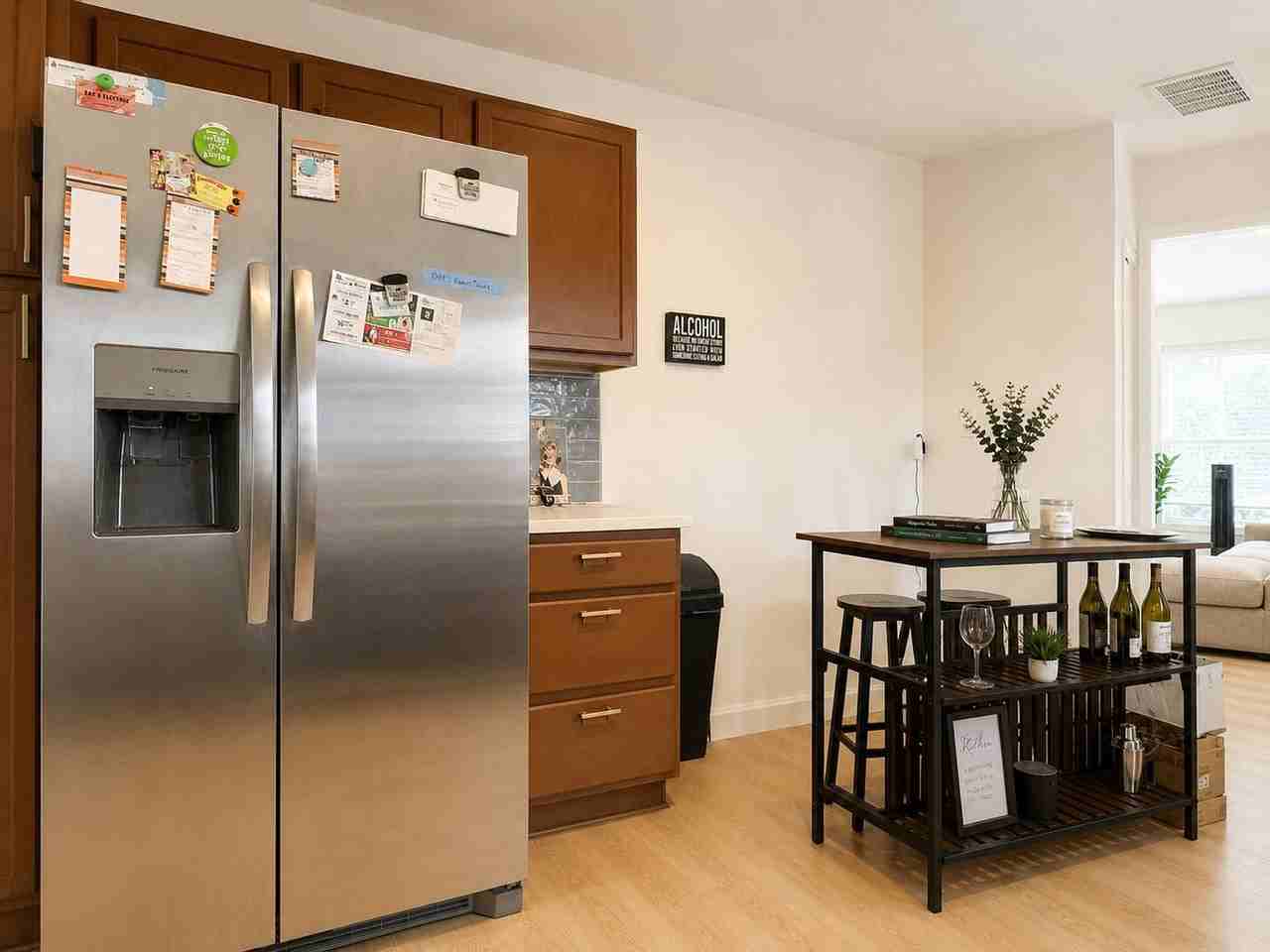 1233 S Saint James Blvd - Photo 7 of 25