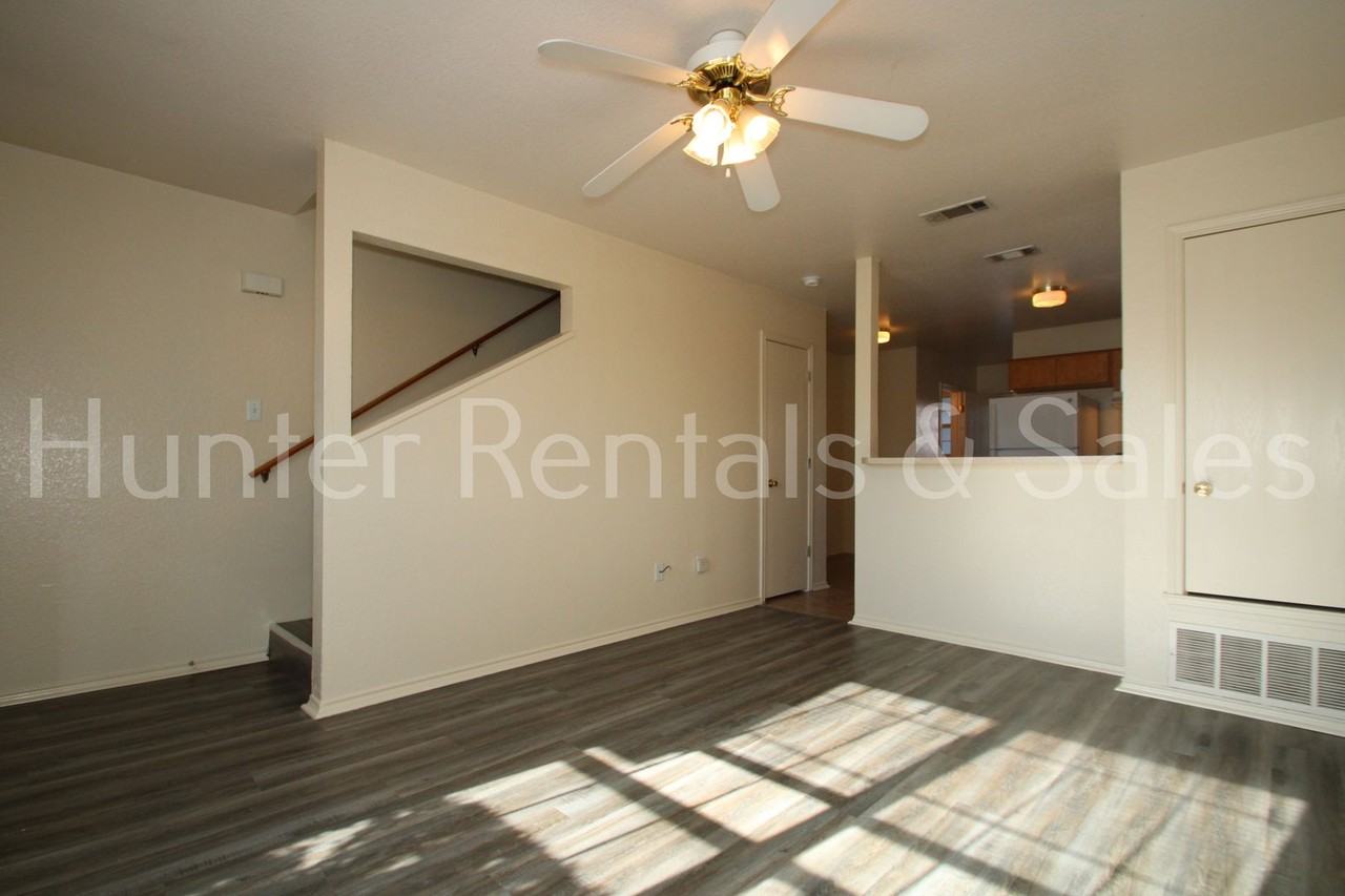 4301 Alan Kent Dr Apt B - Photo 3 of 18