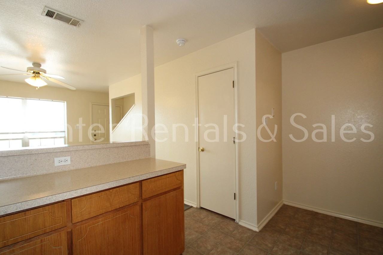 4301 Alan Kent Dr Apt B - Photo 7 of 18