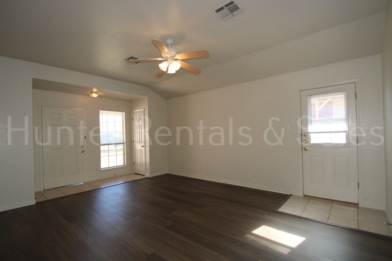 2604A Lucille Dr - Photo 3 of 21