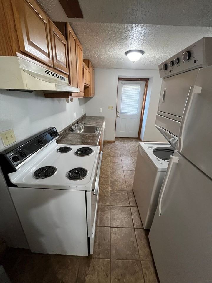 329 S Lucas - Photo 4 of 6