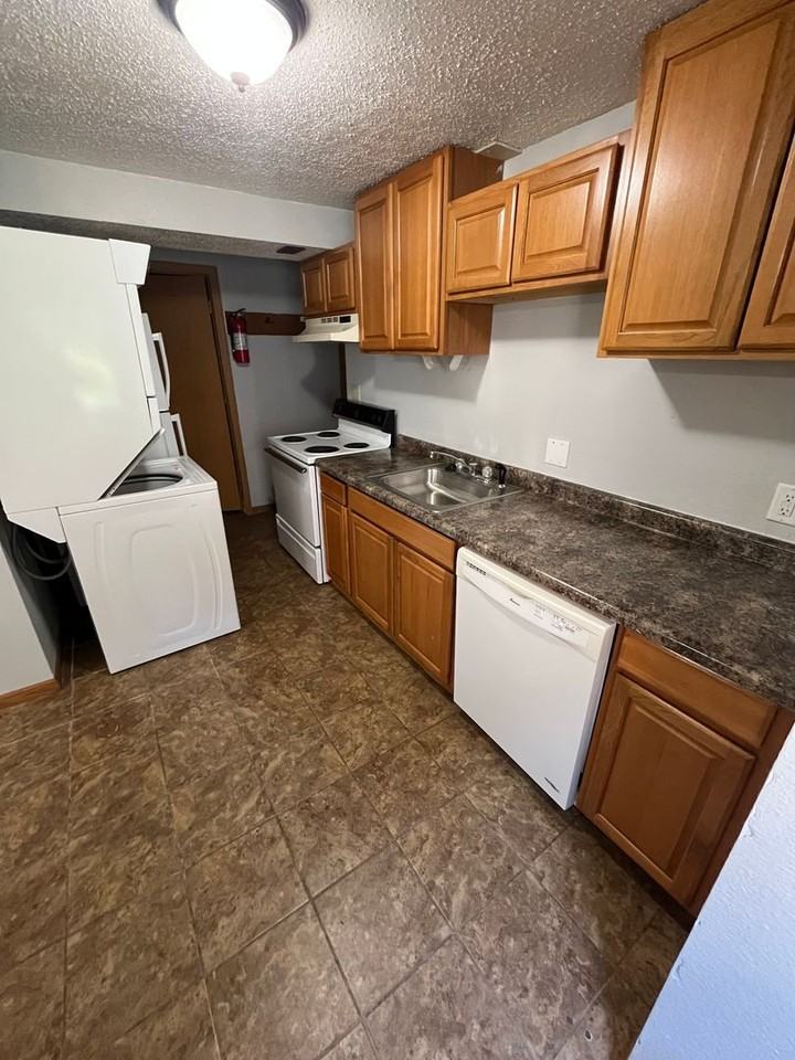329 S Lucas - Photo 5 of 6
