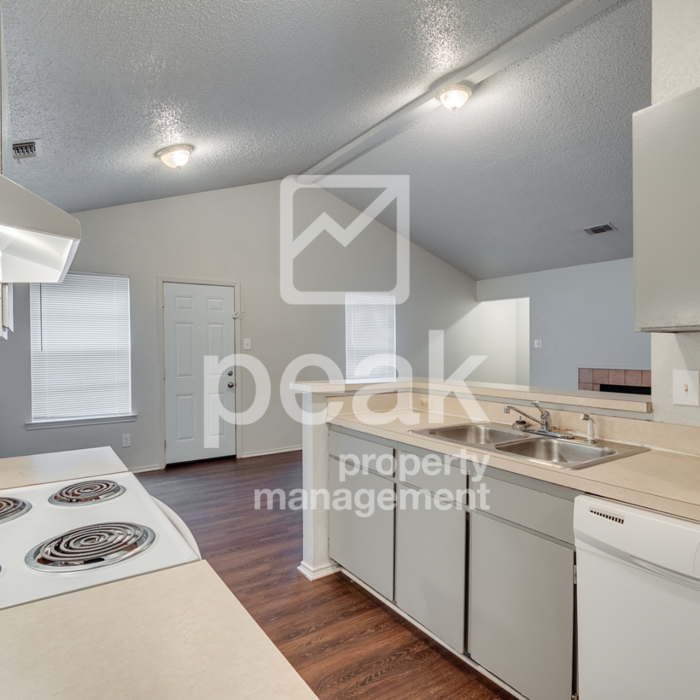 7485 Tiffany Meadows Ln - Photo 6 of 15