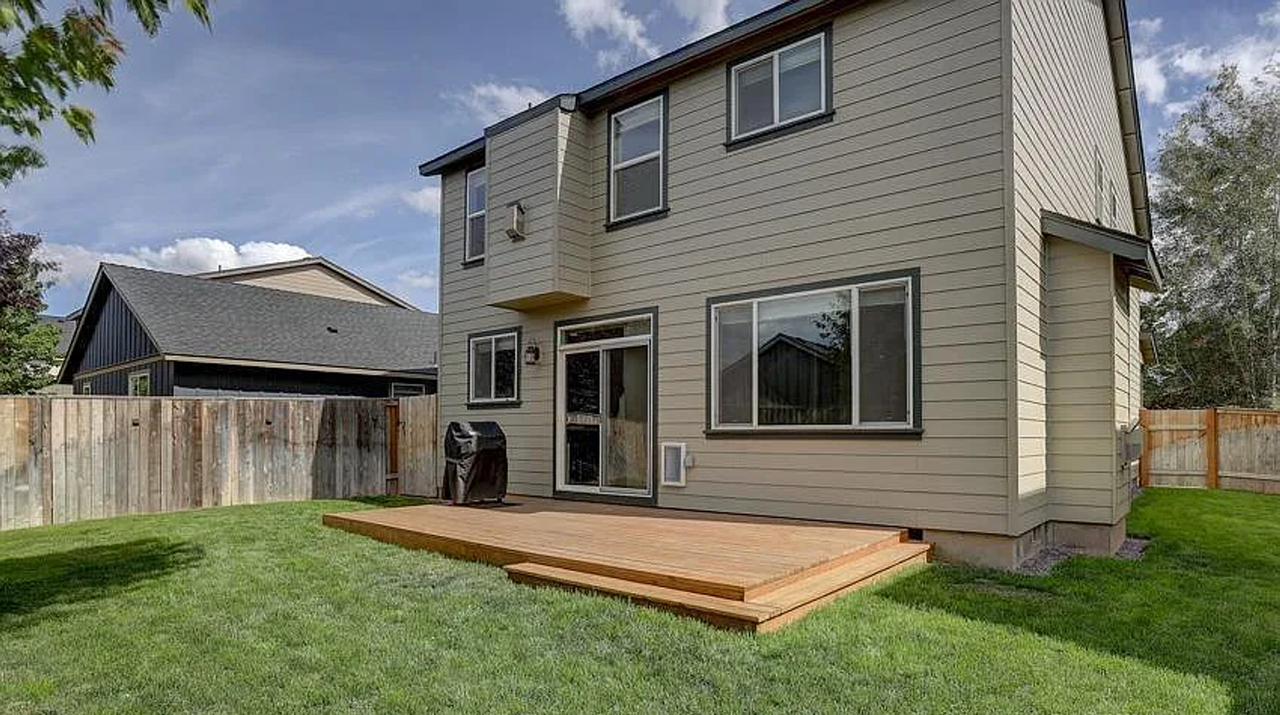 847 Ne Locksley Dr - Photo 5 of 23