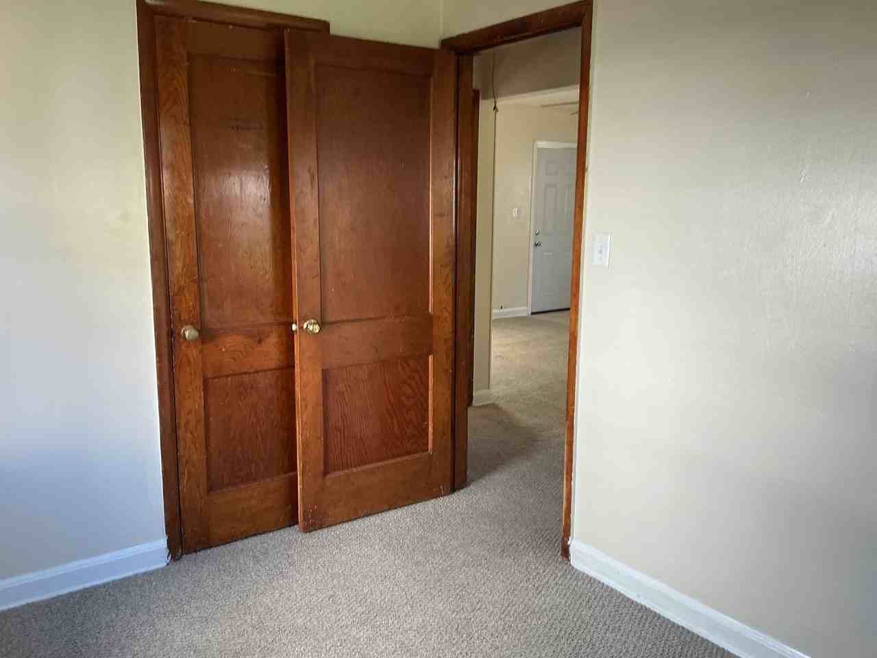 5715 N 58th St - Photo 3 of 8