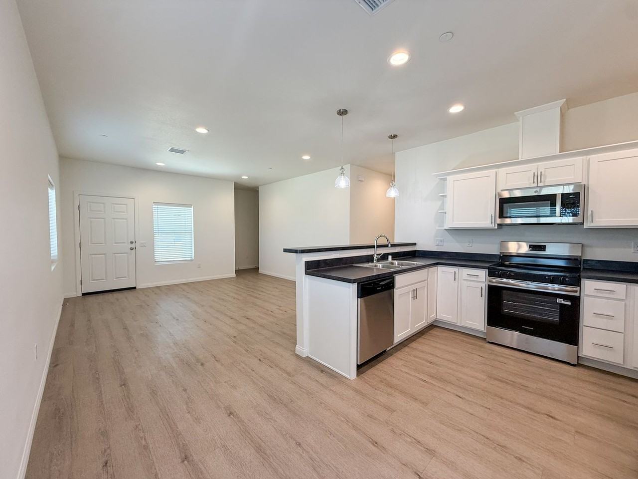 6954 Elm Ave - Photo 3 of 15