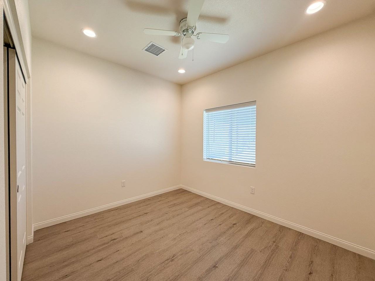6954 Elm Ave - Photo 7 of 15