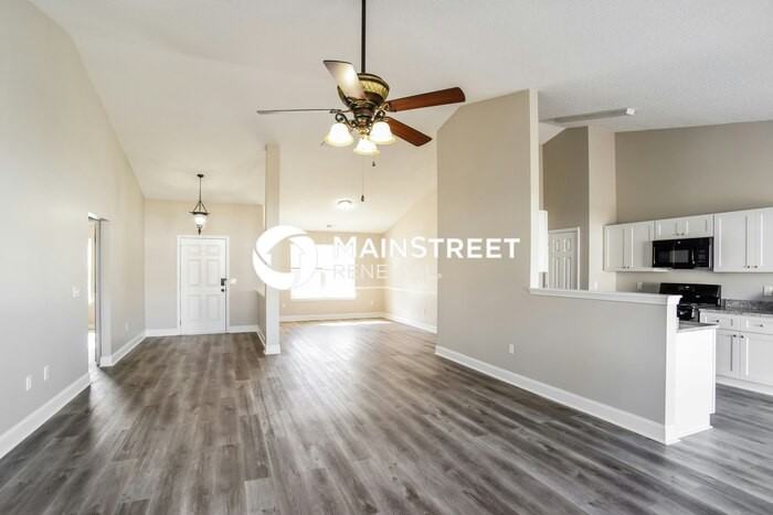 1008 Glen Hollow Dr - Photo 3 of 16