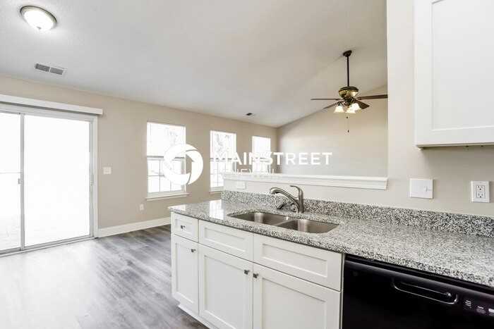 1008 Glen Hollow Dr - Photo 4 of 16