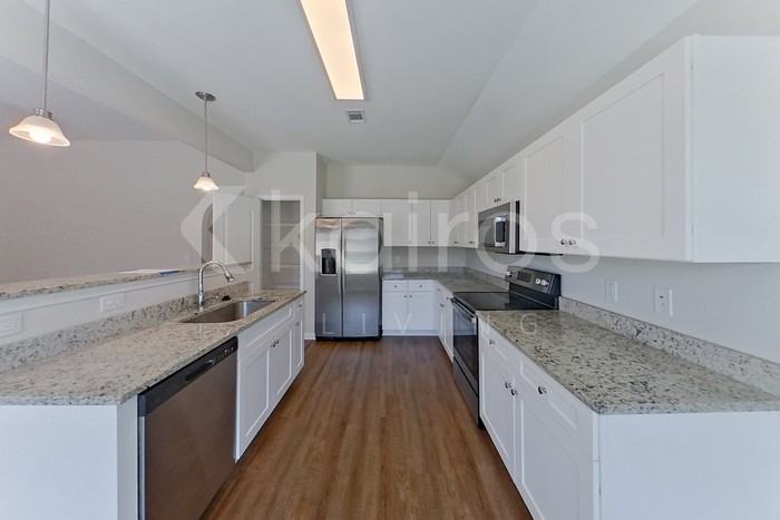 810 Heather Dr - Photo 5 of 22