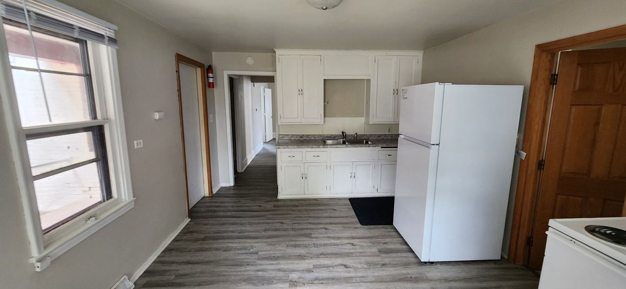 1402 Pine St - Photo 2 of 15