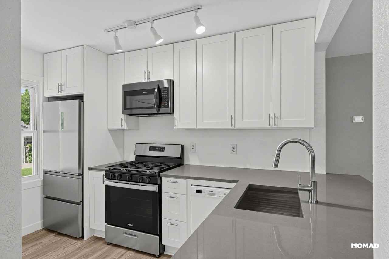 3933 N Adams St - Photo 5 of 26