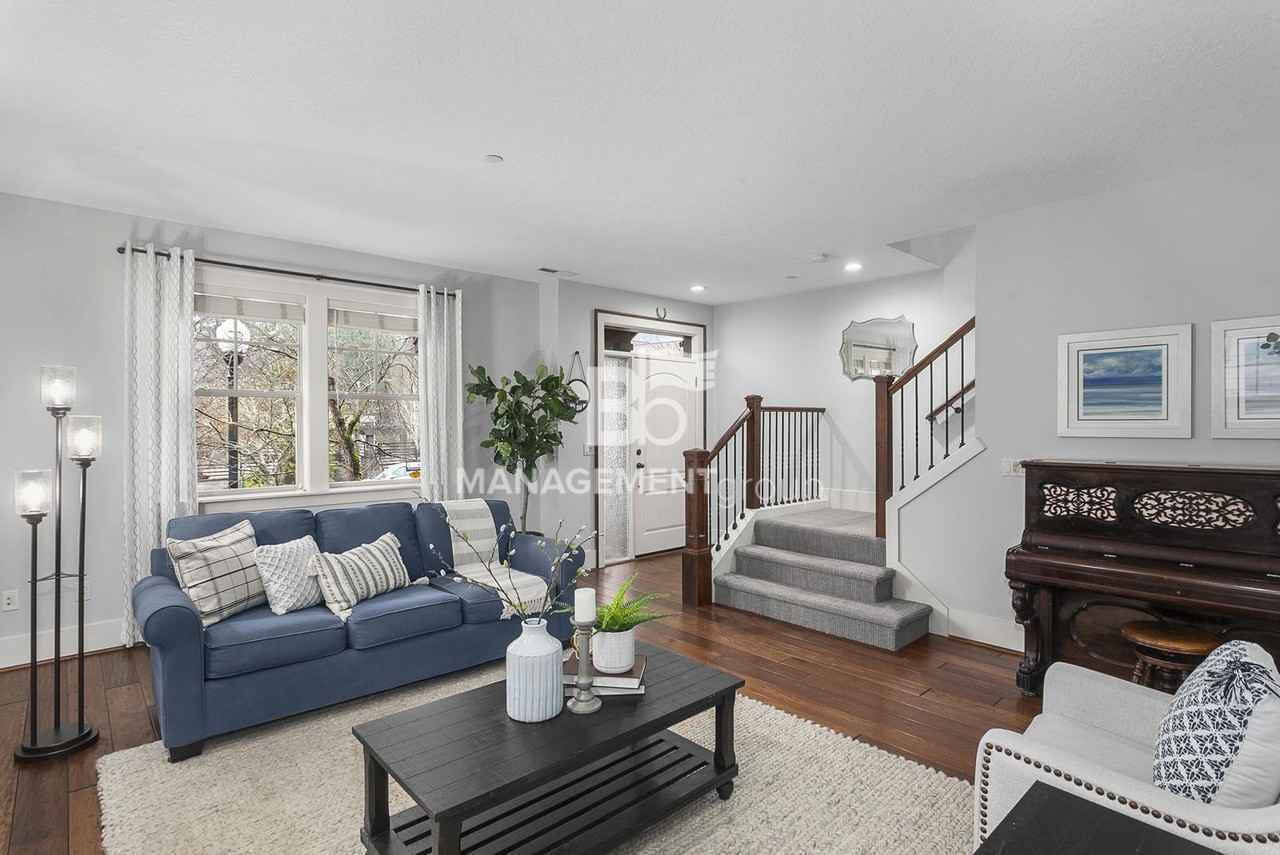 10414 Sw Taylor St - Photo 5 of 34