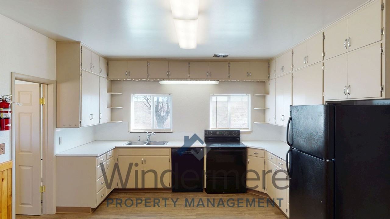 77 Harding Rd - Photo 7 of 26