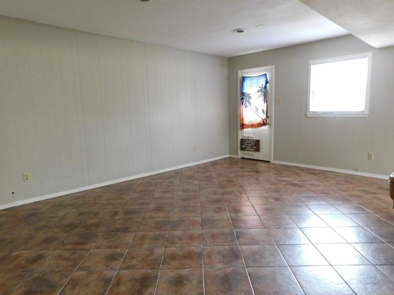 2512 W 2nd Ct - Photo 6 of 9