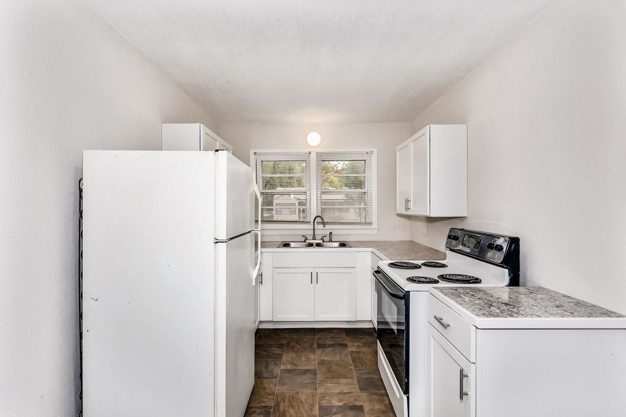 1901 S Volutsia Ave - Photo 3 of 11