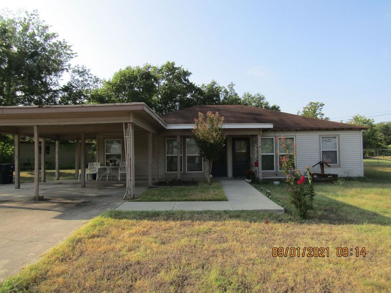 916 Stetson Ave - Photo 2 of 9