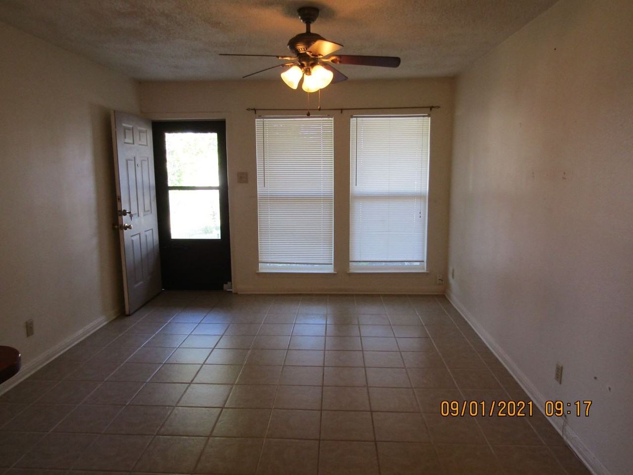 916 Stetson Ave - Photo 4 of 9