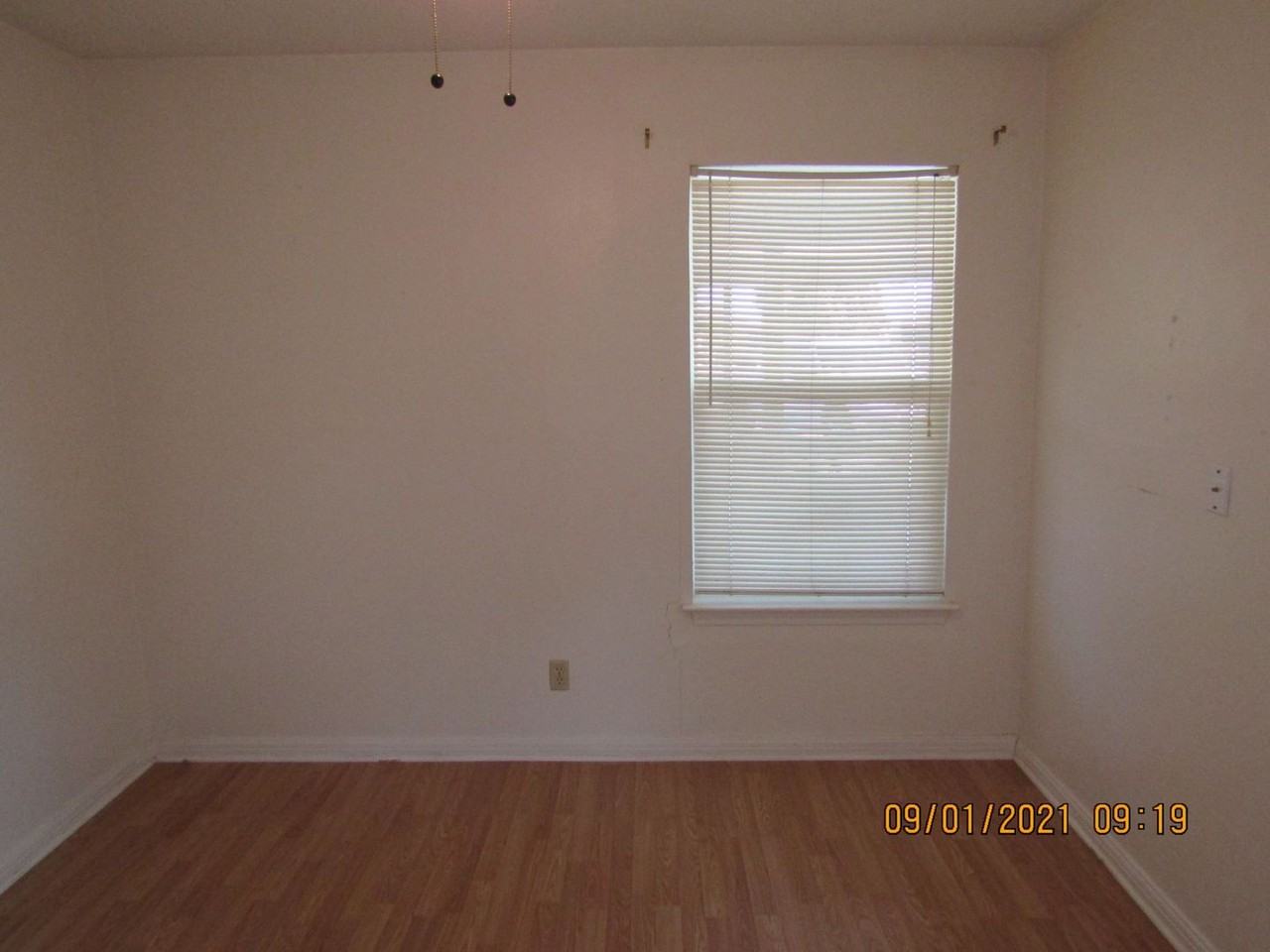 916 Stetson Ave - Photo 5 of 9