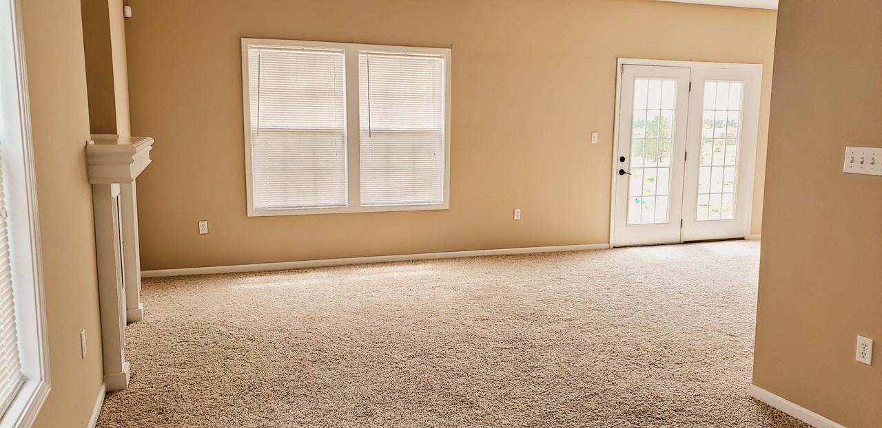 2815 Elm Creek Dr - Photo 2 of 23