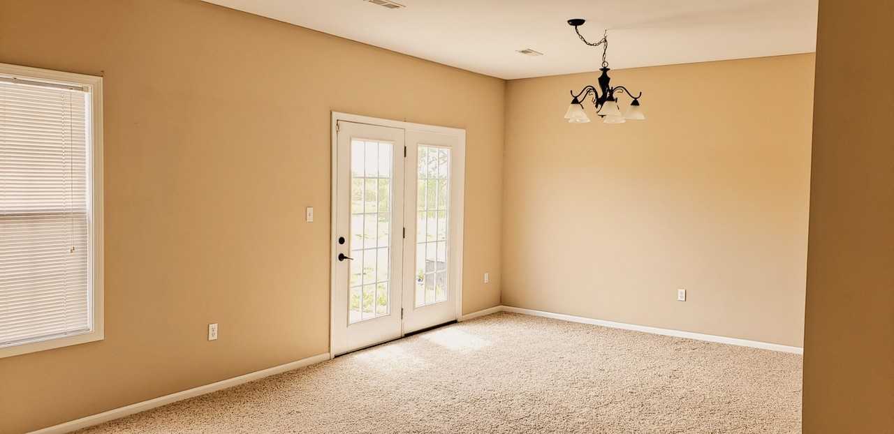2815 Elm Creek Dr - Photo 5 of 23
