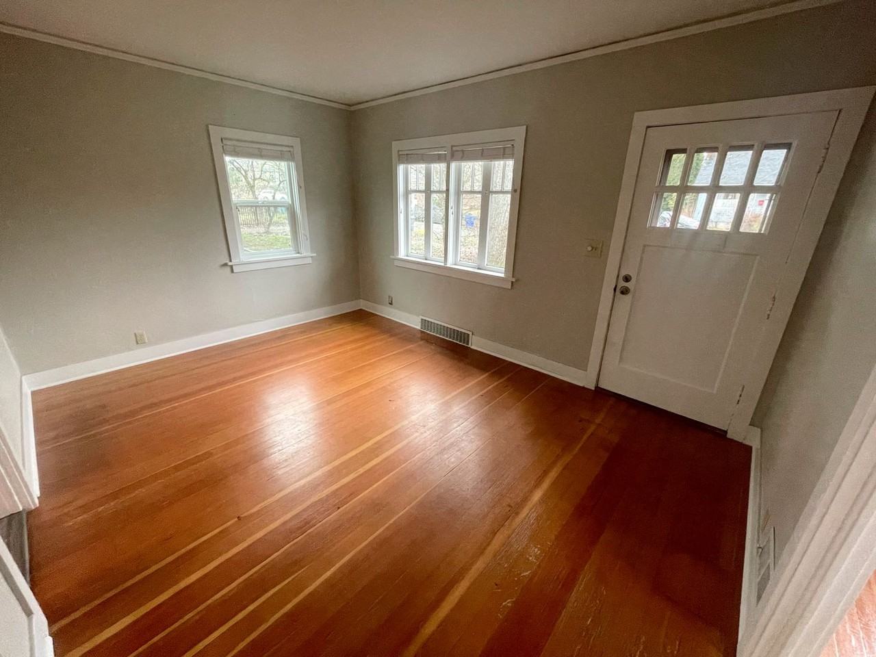 6530 N Wilbur Ave - Photo 2 of 23
