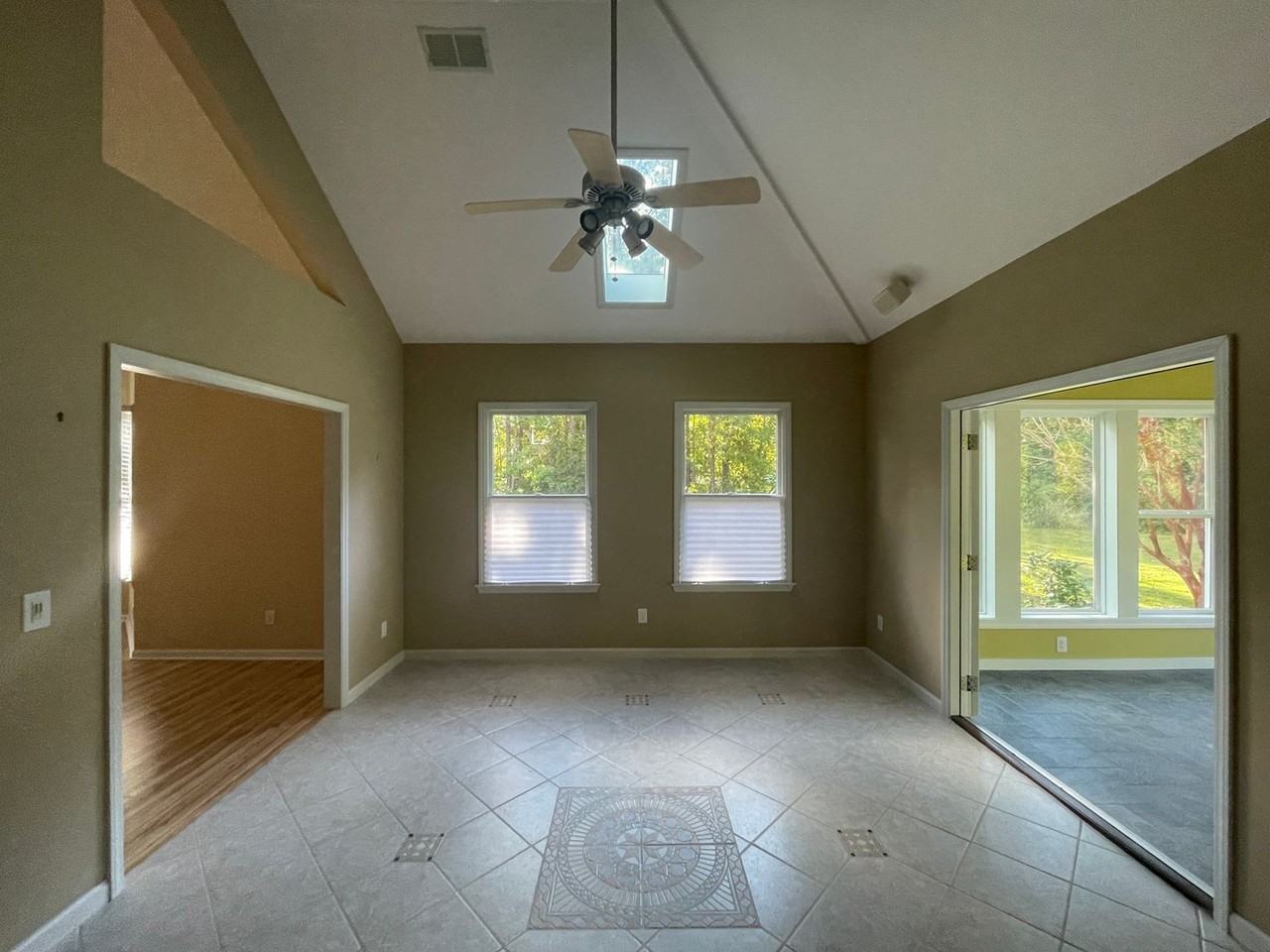 240 Grovediere Ln - Photo 6 of 28