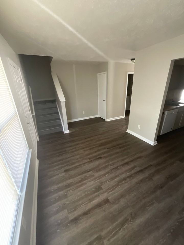1137 W 30th St - Photo 2 of 15