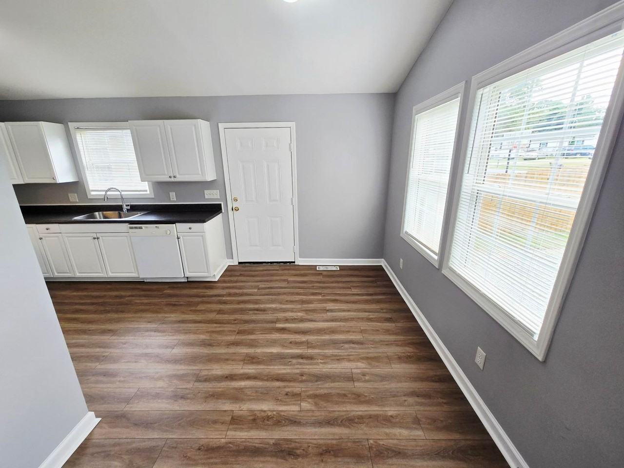 2237 Troendly St - Photo 4 of 15
