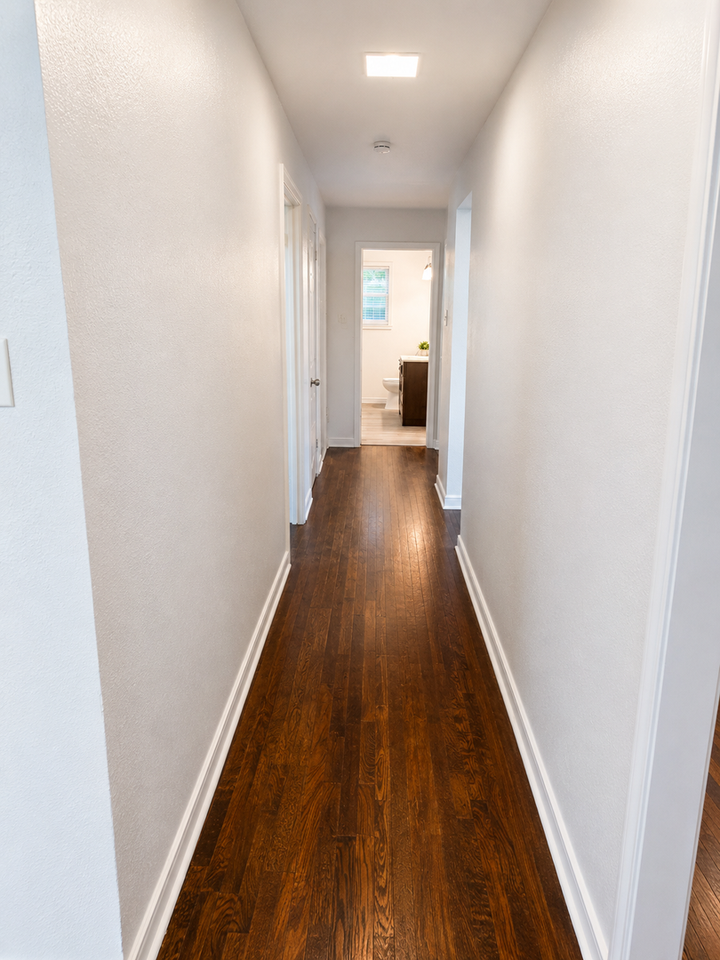 425 S Austin St - Photo 4 of 11