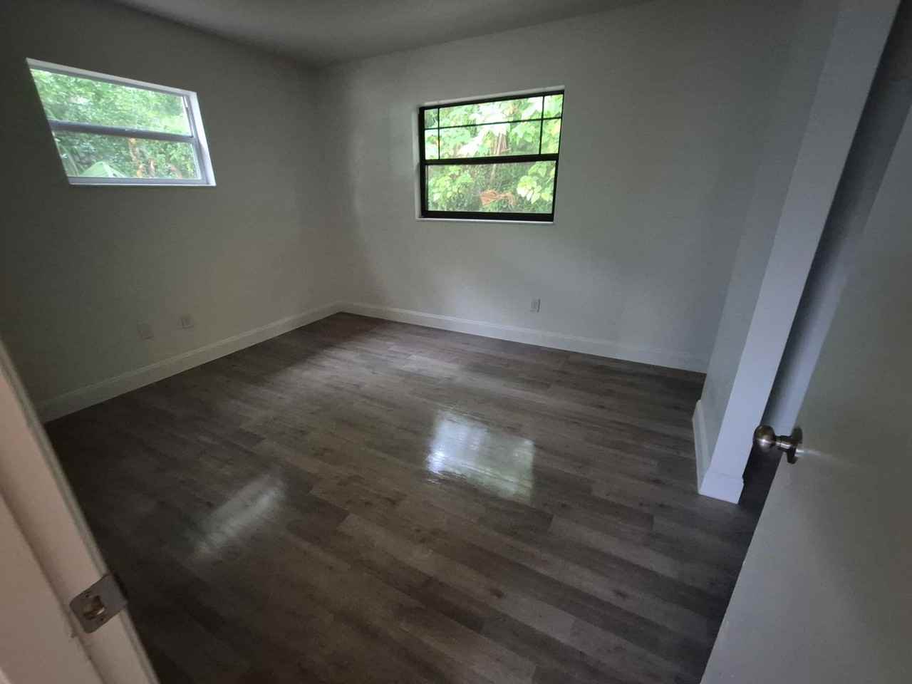 378 Collins St - Photo 5 of 10