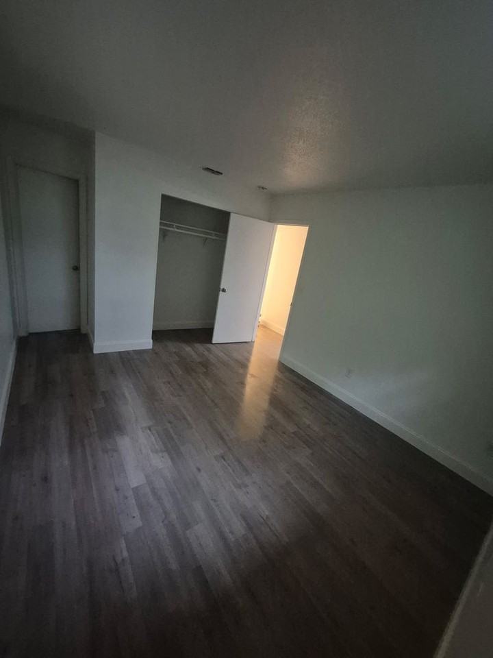 378 Collins St - Photo 6 of 10