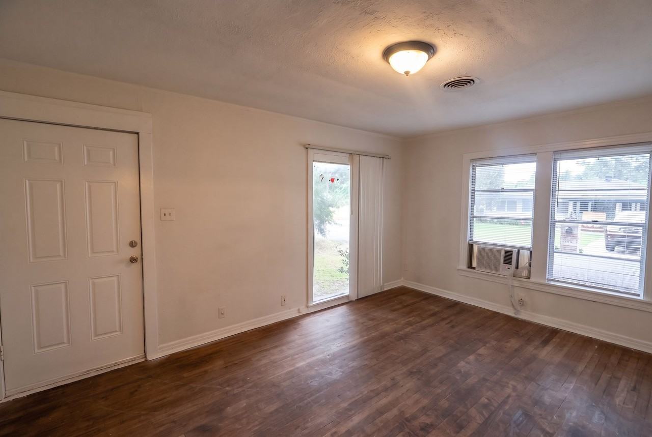 601 Anthony St - Photo 3 of 11