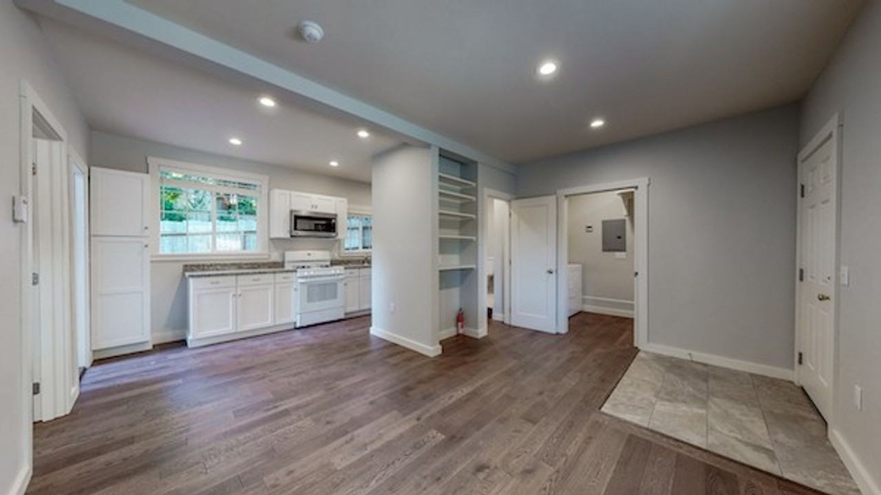 1653 Charles Ave - Photo 4 of 23