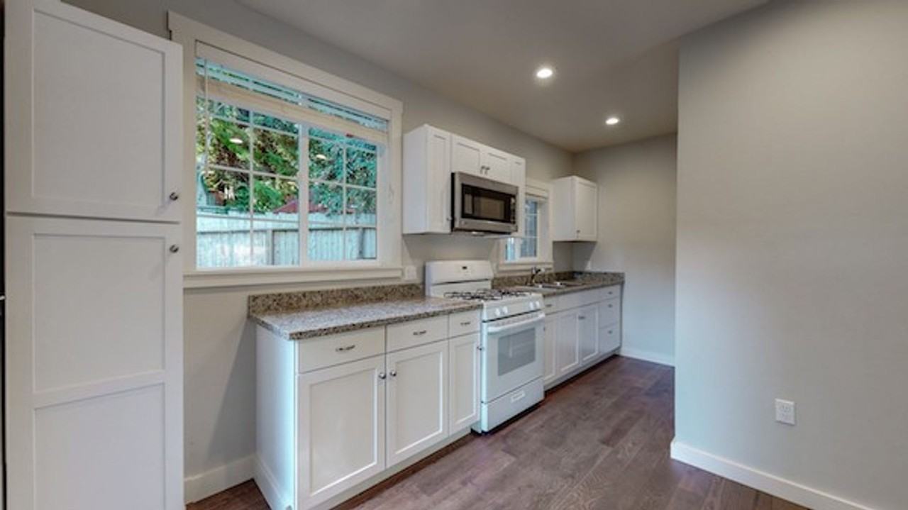 1653 Charles Ave - Photo 6 of 23