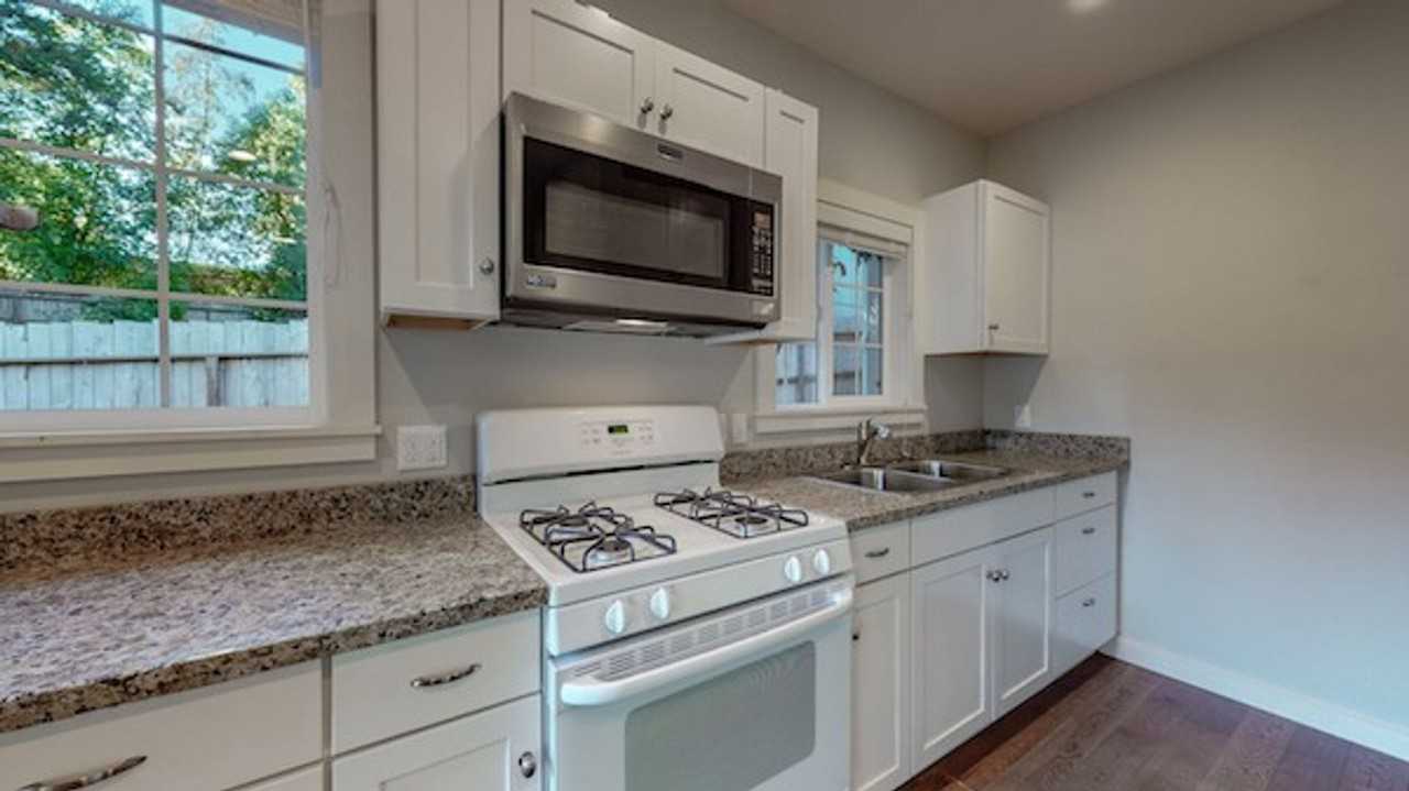 1653 Charles Ave - Photo 7 of 23