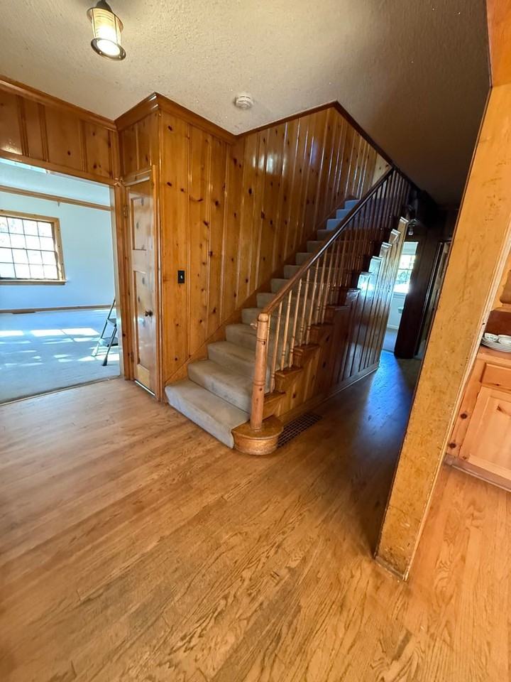 525 Nw Broadway St - Photo 3 of 42