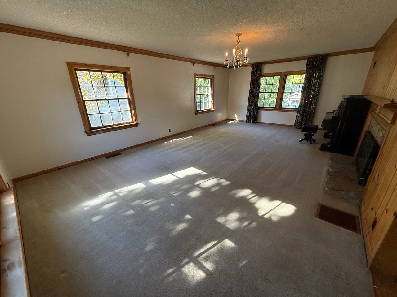 525 Nw Broadway St - Photo 4 of 42