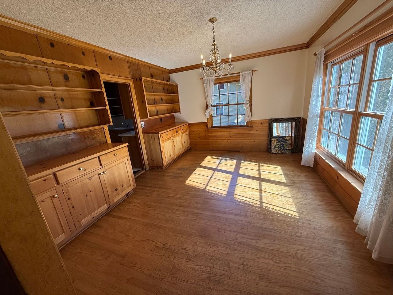 525 Nw Broadway St - Photo 6 of 42