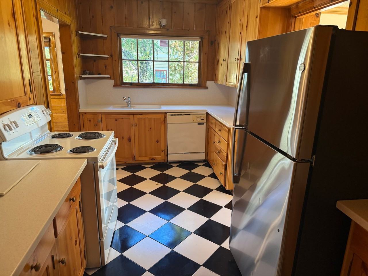 525 Nw Broadway St - Photo 7 of 42