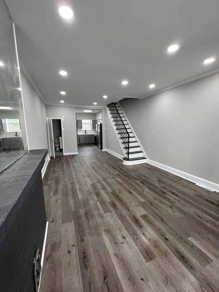 2120 S Iseminger St - Photo 2 of 8