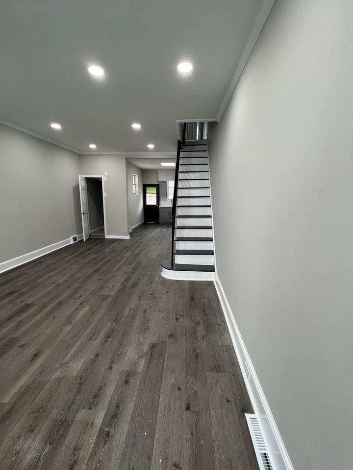 2120 S Iseminger St - Photo 3 of 8