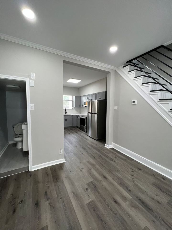 2120 S Iseminger St - Photo 5 of 8