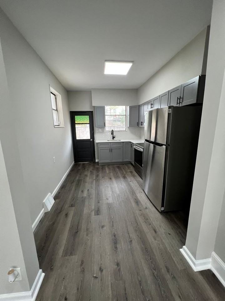 2120 S Iseminger St - Photo 7 of 8