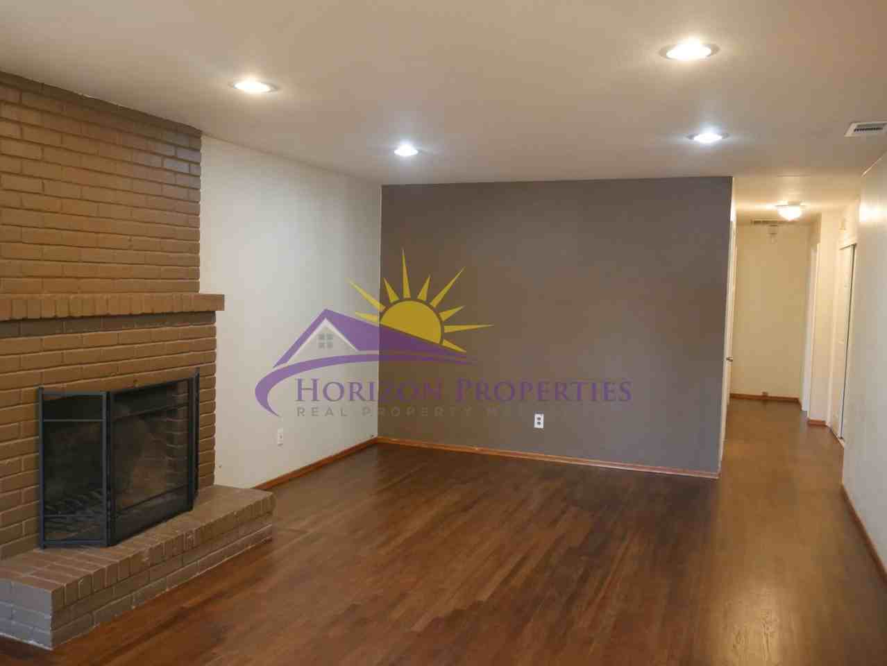 3826 45th St - Photo 4 of 25