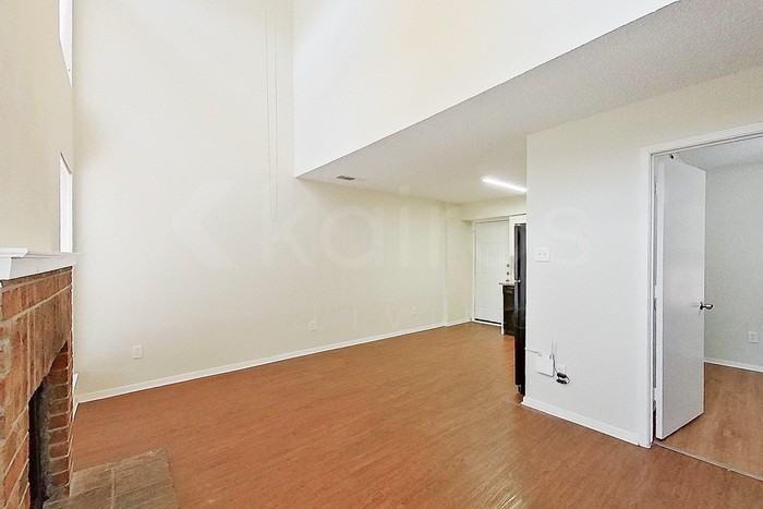 816 Courtenay Pl - Photo 2 of 20
