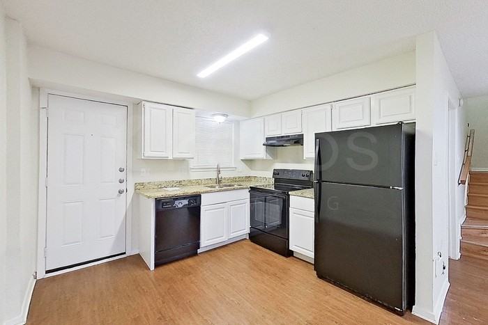 816 Courtenay Pl - Photo 7 of 20